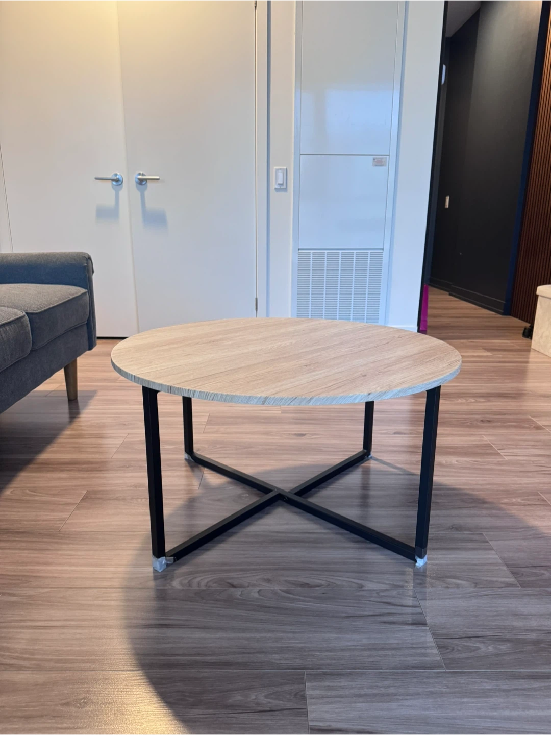 Hinerman Cross Legs Coffee Table in excellent condition. - photo 3