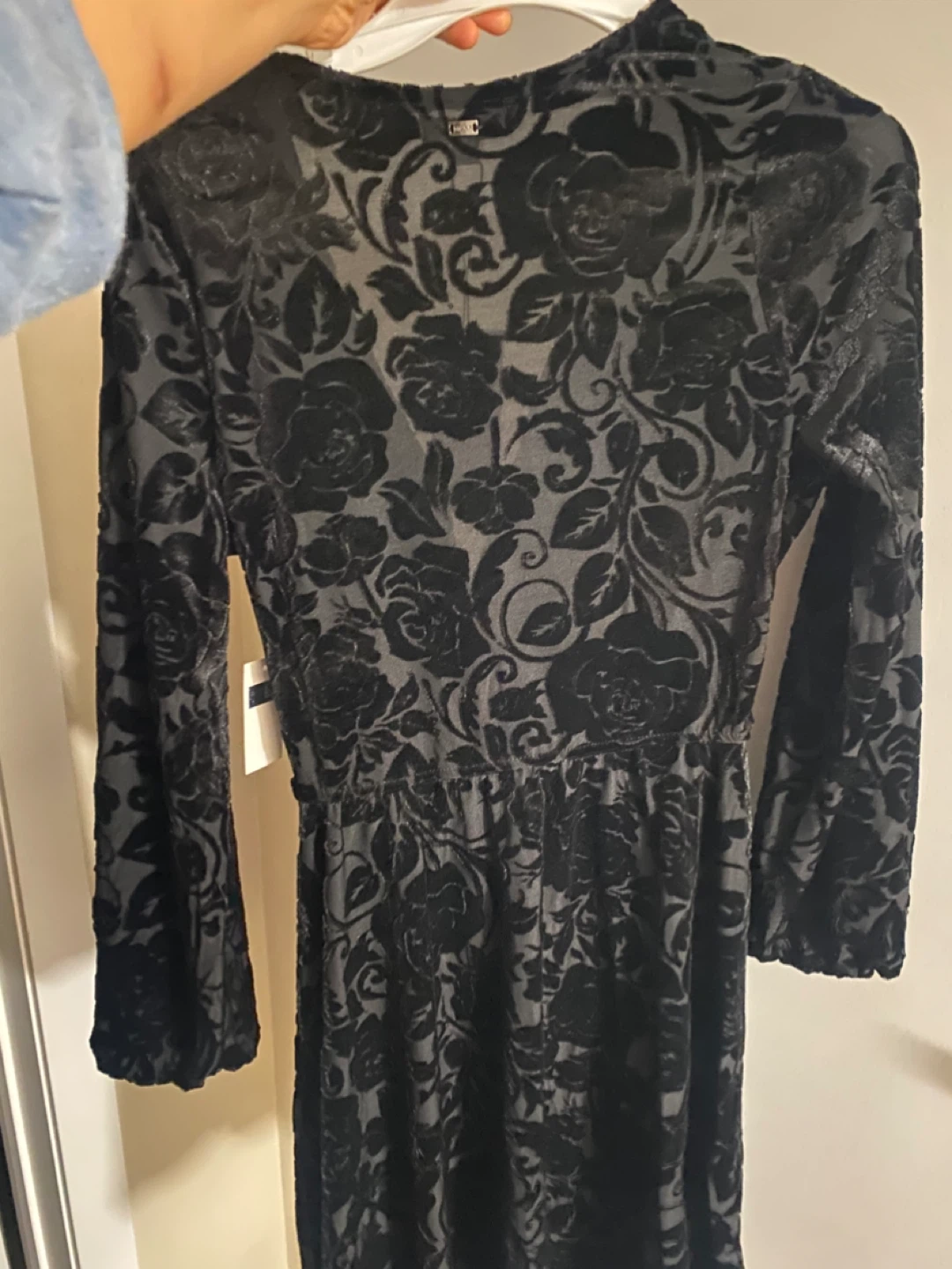 Black floral velvet wrap dress - photo 4