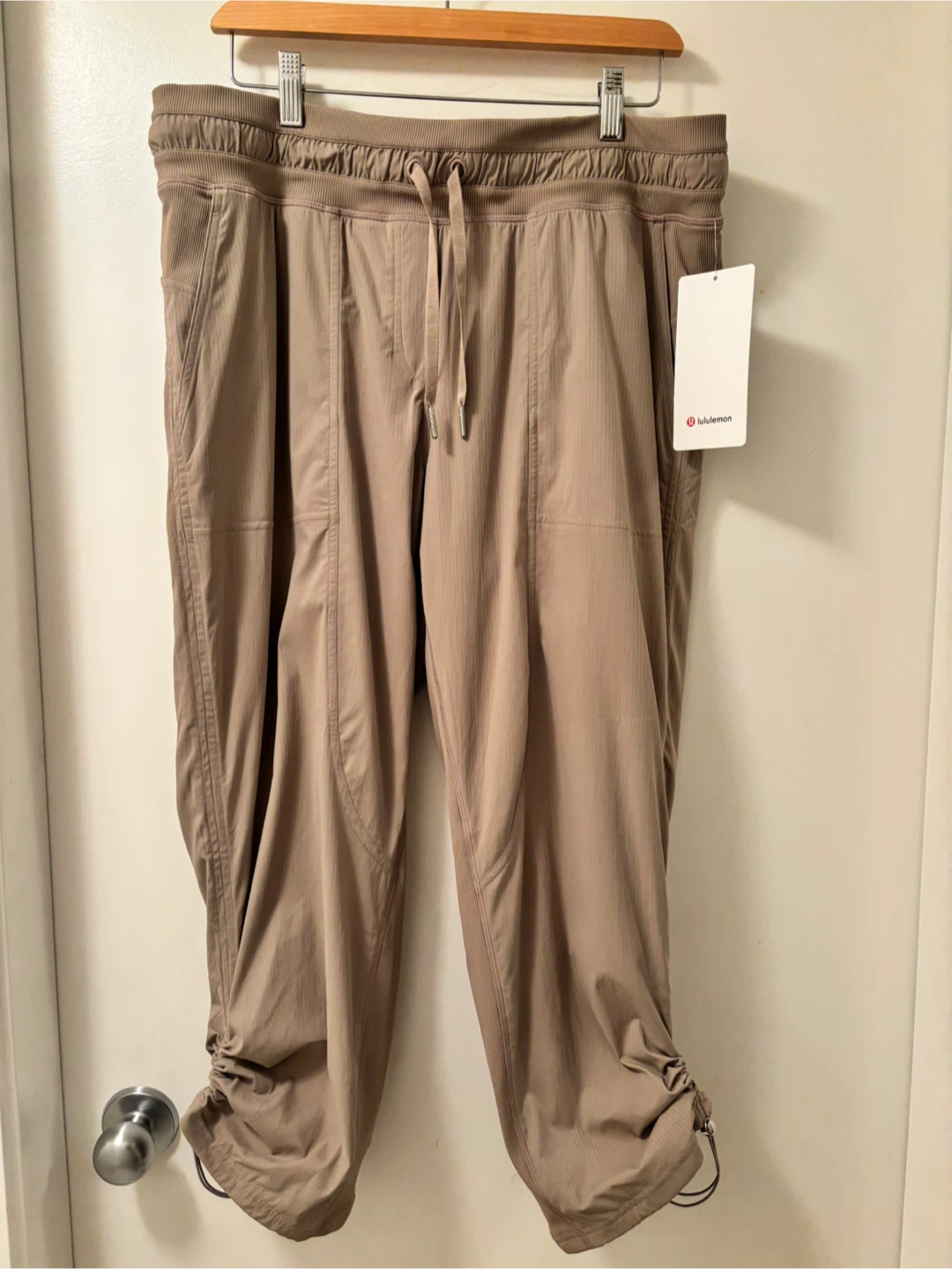 Lululemon Women's Dance Studio MR Crop / Size 12 - photo 3