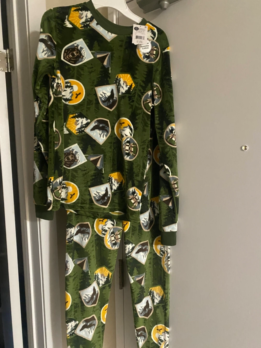 Green Pajama Set with Wilderness Graphic XL/TG (14-16)
