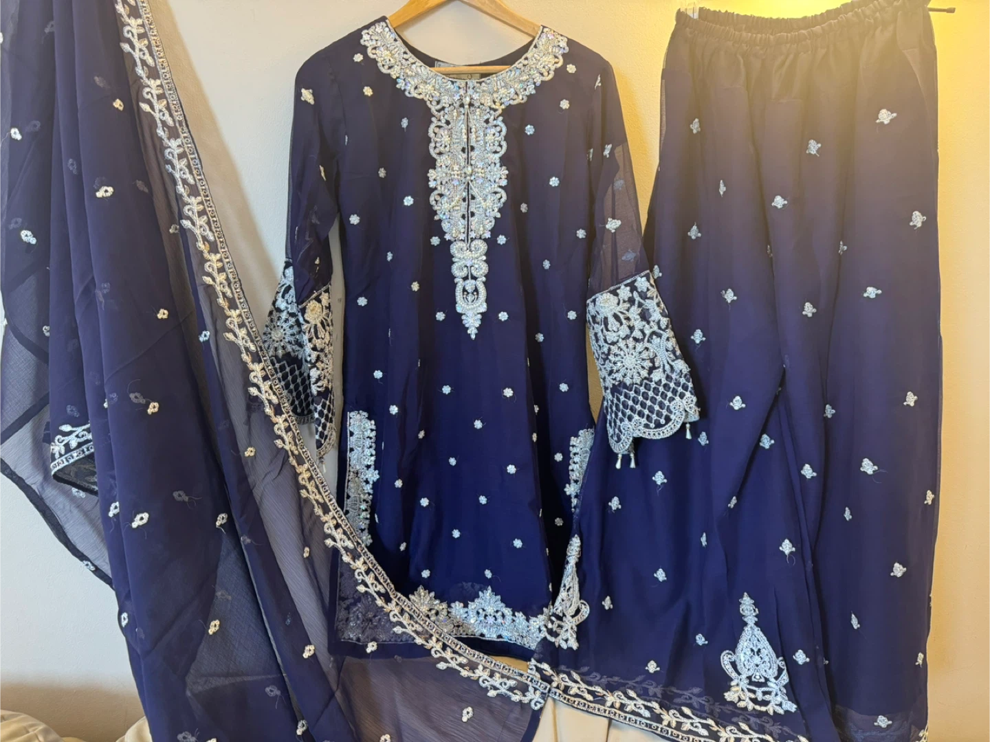 Embroidered Blue 3-Piece Outfit with Dupatta - photo 2