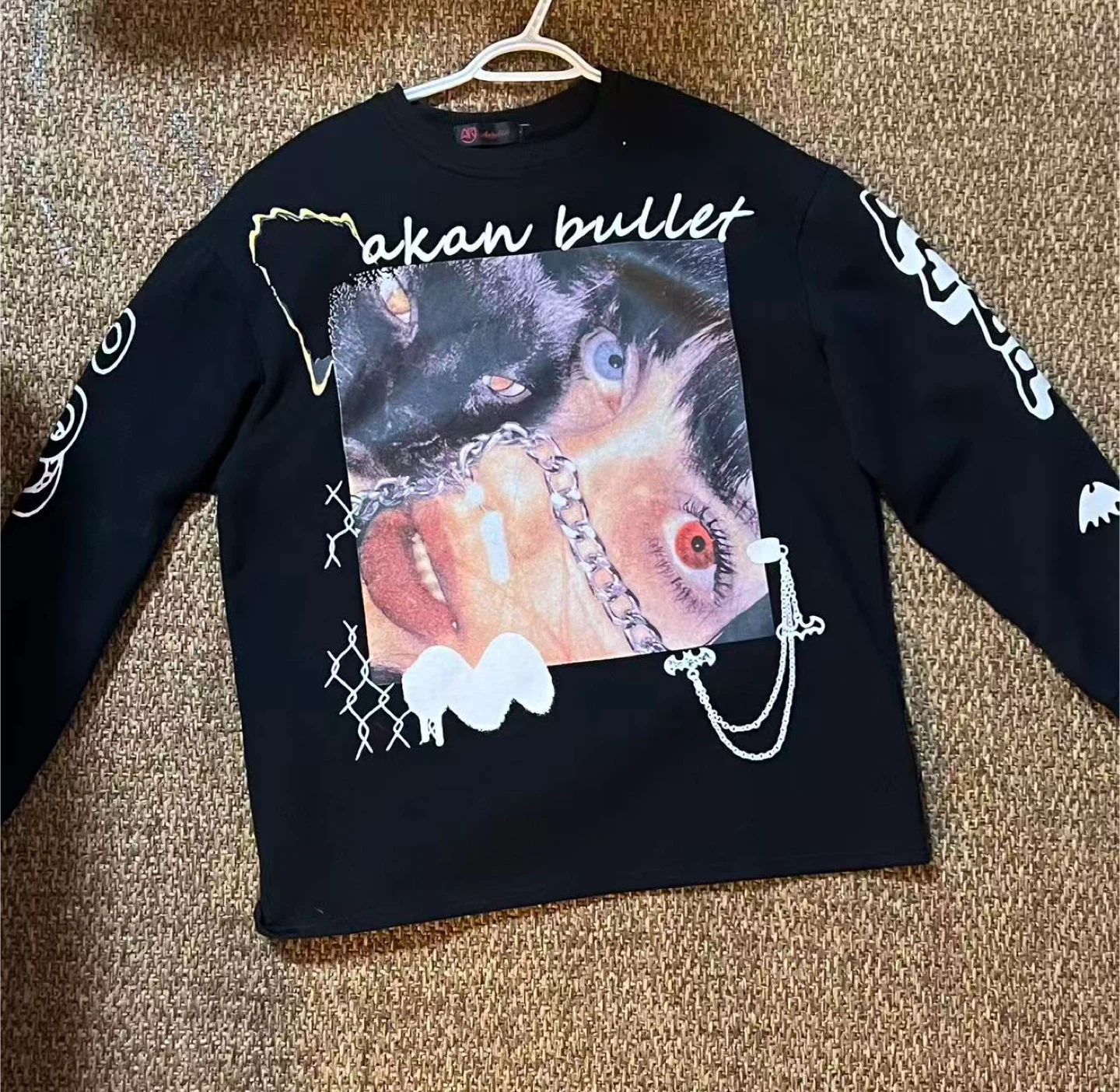 Graphic Long Sleeve sweatshirt