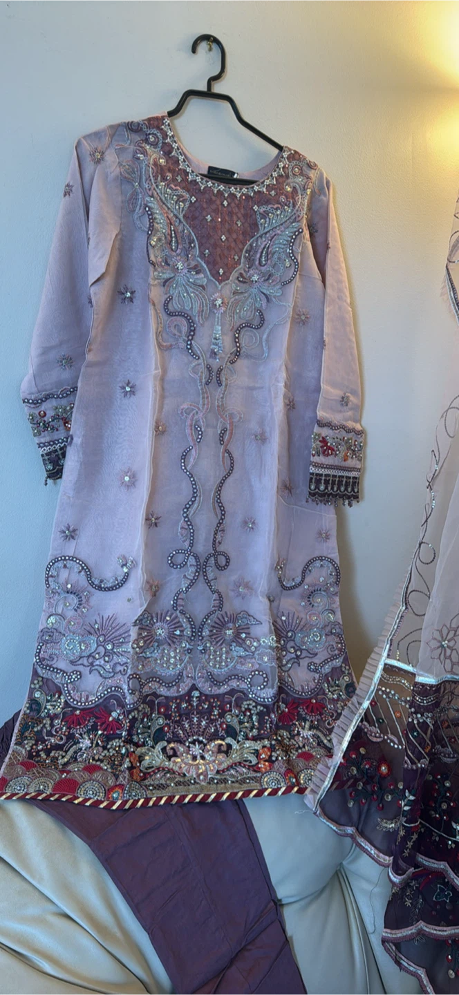 Embroidered Kameez with Dupatta and Trousers - photo 4