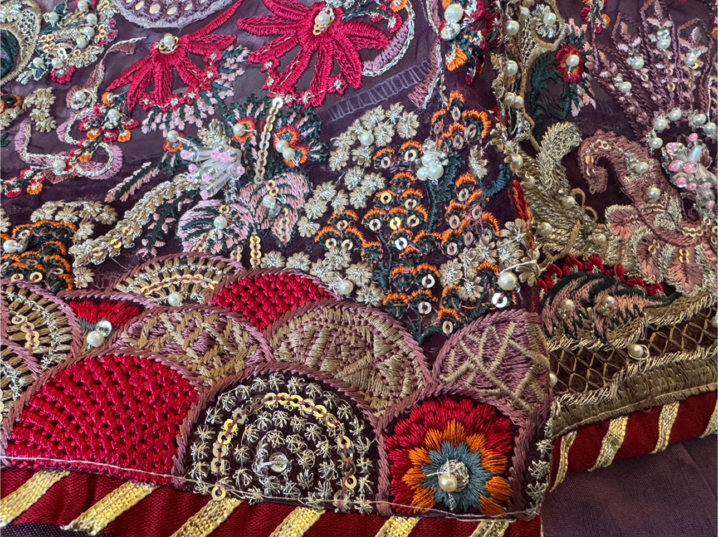 Embroidered Kameez with Dupatta and Trousers - photo 2