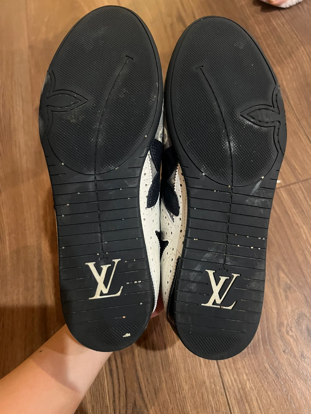 Louis Vuitton Sneakers - photo 2