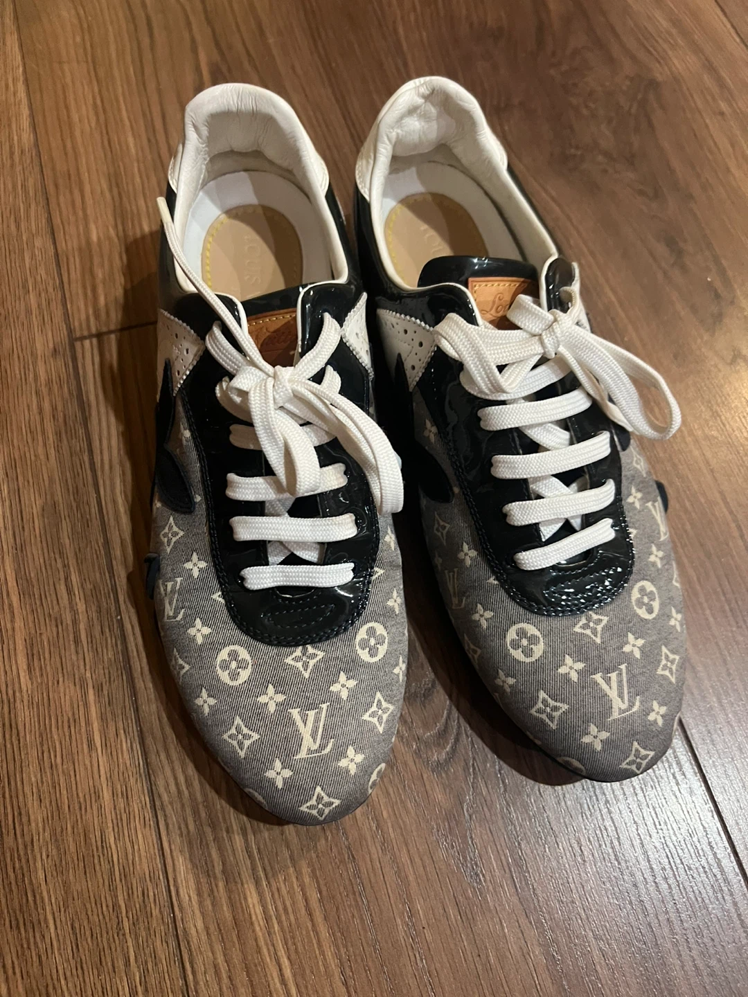 Louis Vuitton Sneakers