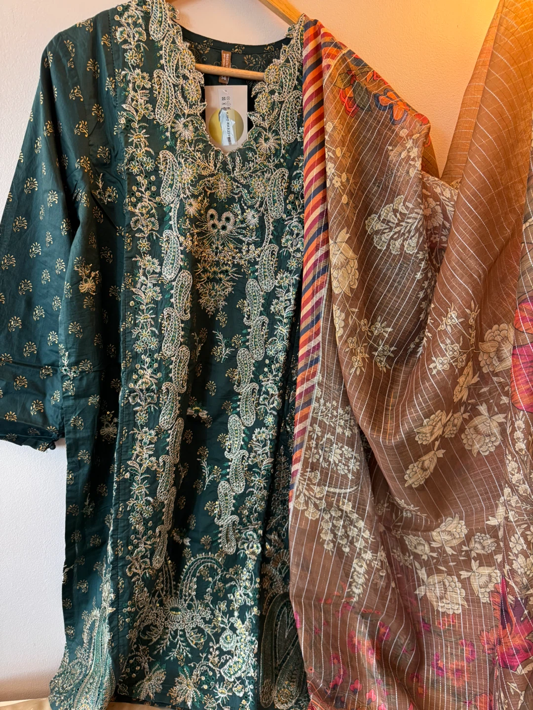 Embroidered Lawn Suit with Dupatta - photo 3