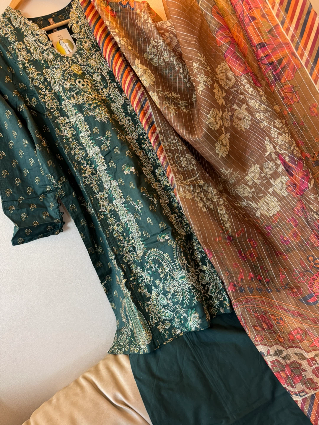 Embroidered Lawn Suit with Dupatta - photo 5