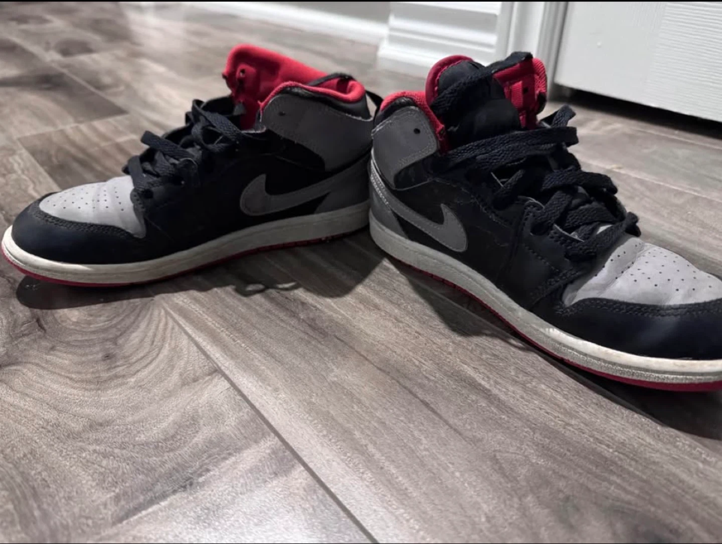 Air Jordan 1 Mid Sneakers