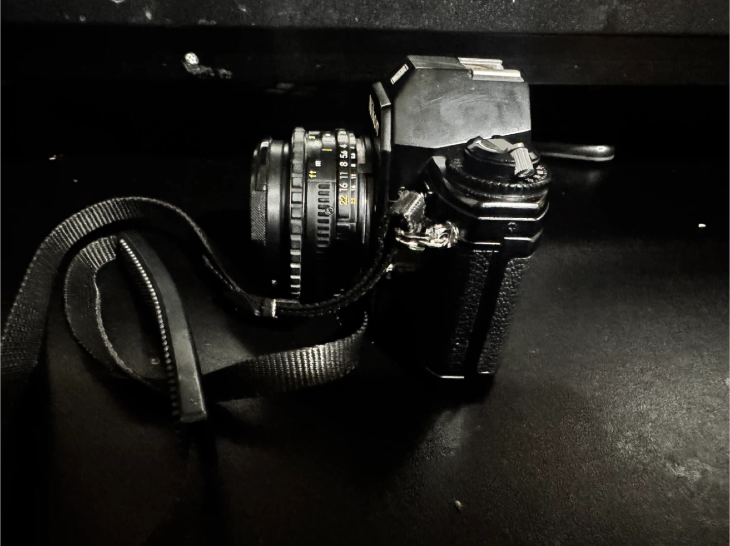 Nikon FM10 35mm Film Camera - photo 3