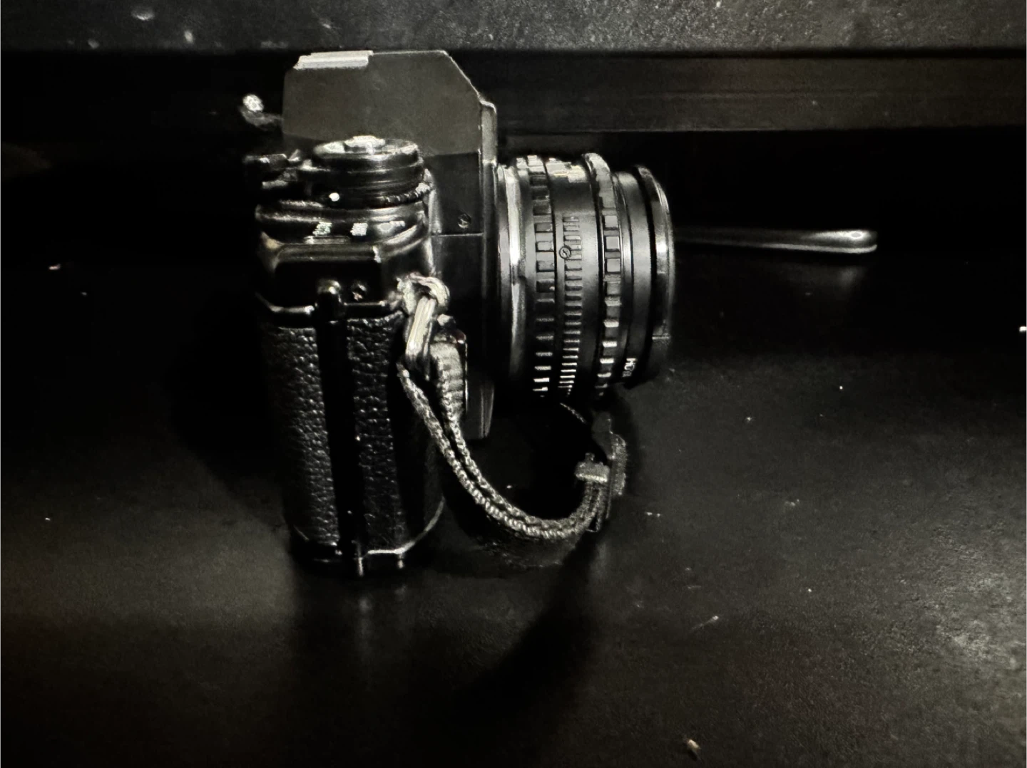 Nikon FM10 35mm Film Camera - photo 2