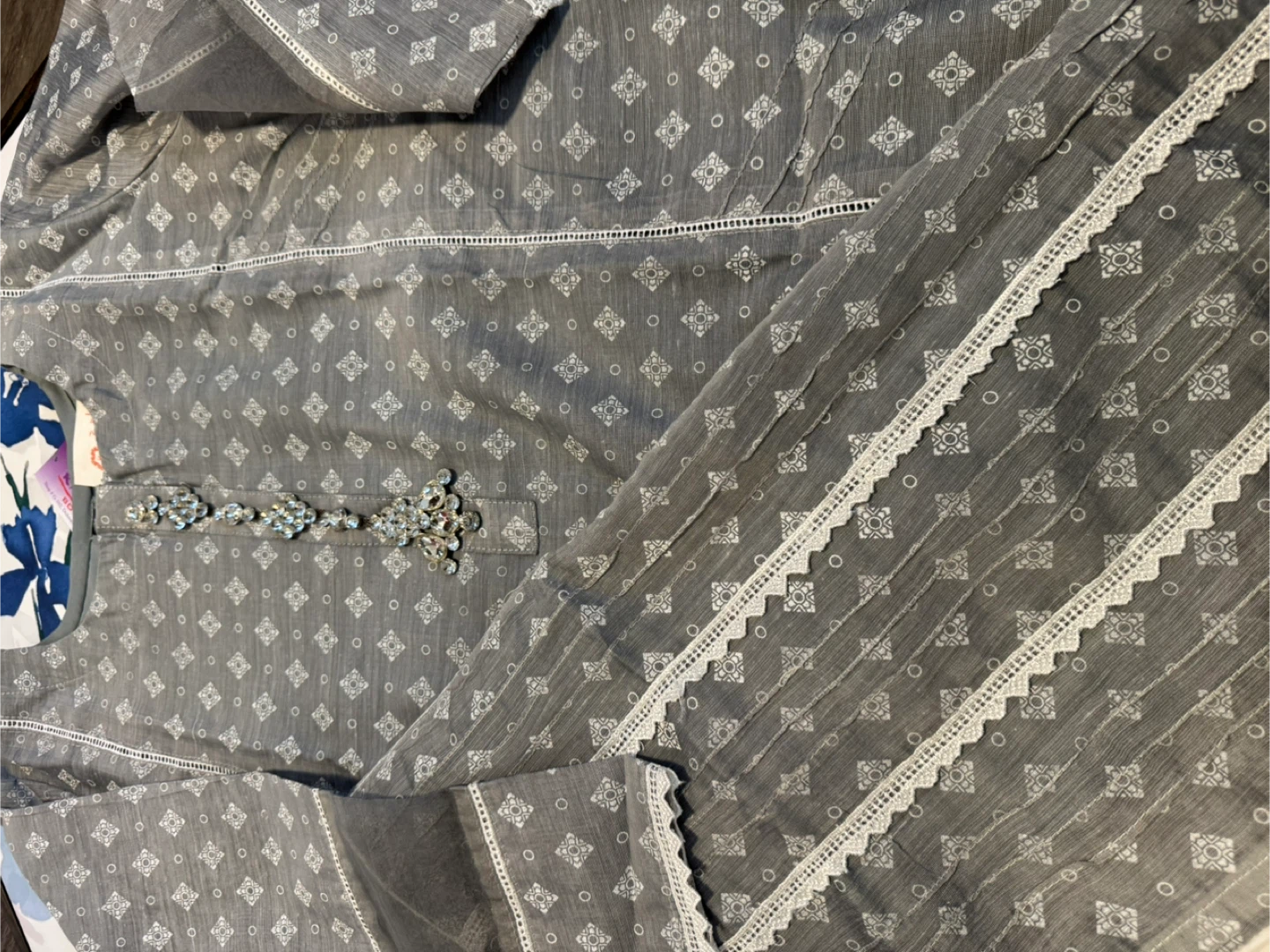 Grey Printed Kurti with White Pants and Dupatta Set - photo 3