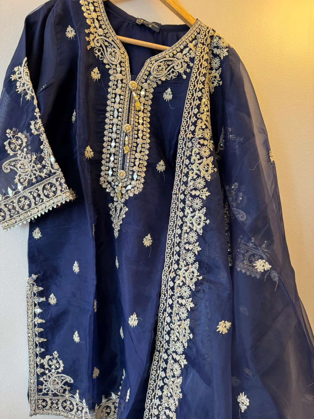 Navy Blue Embroidered 3 piece suit - photo 4