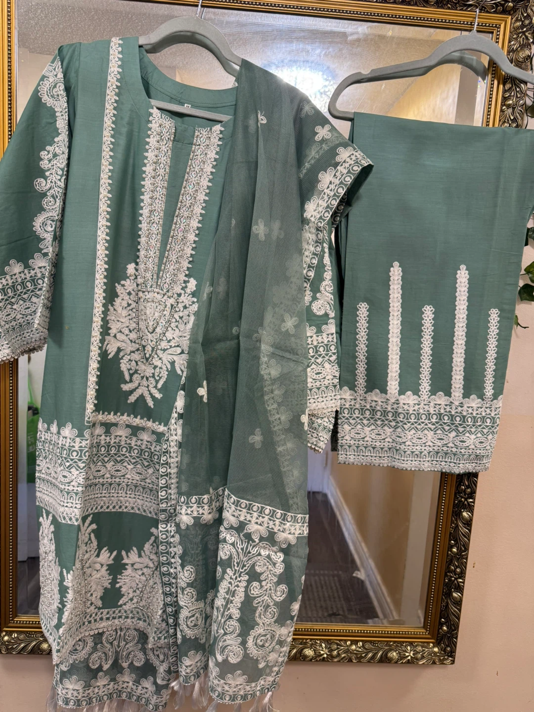 Women's Green Embroidered 3-Piece Suit with Dupatta - photo 4