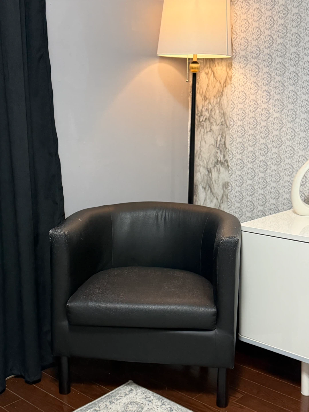 Black Faux Leather Accent Chair with white throw - photo 2