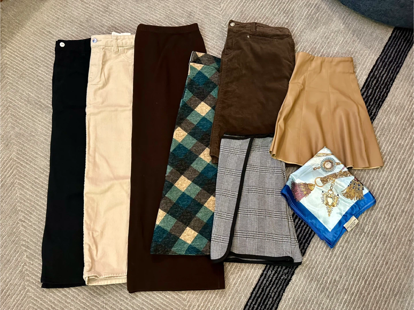Women clothing bundle - photo 3