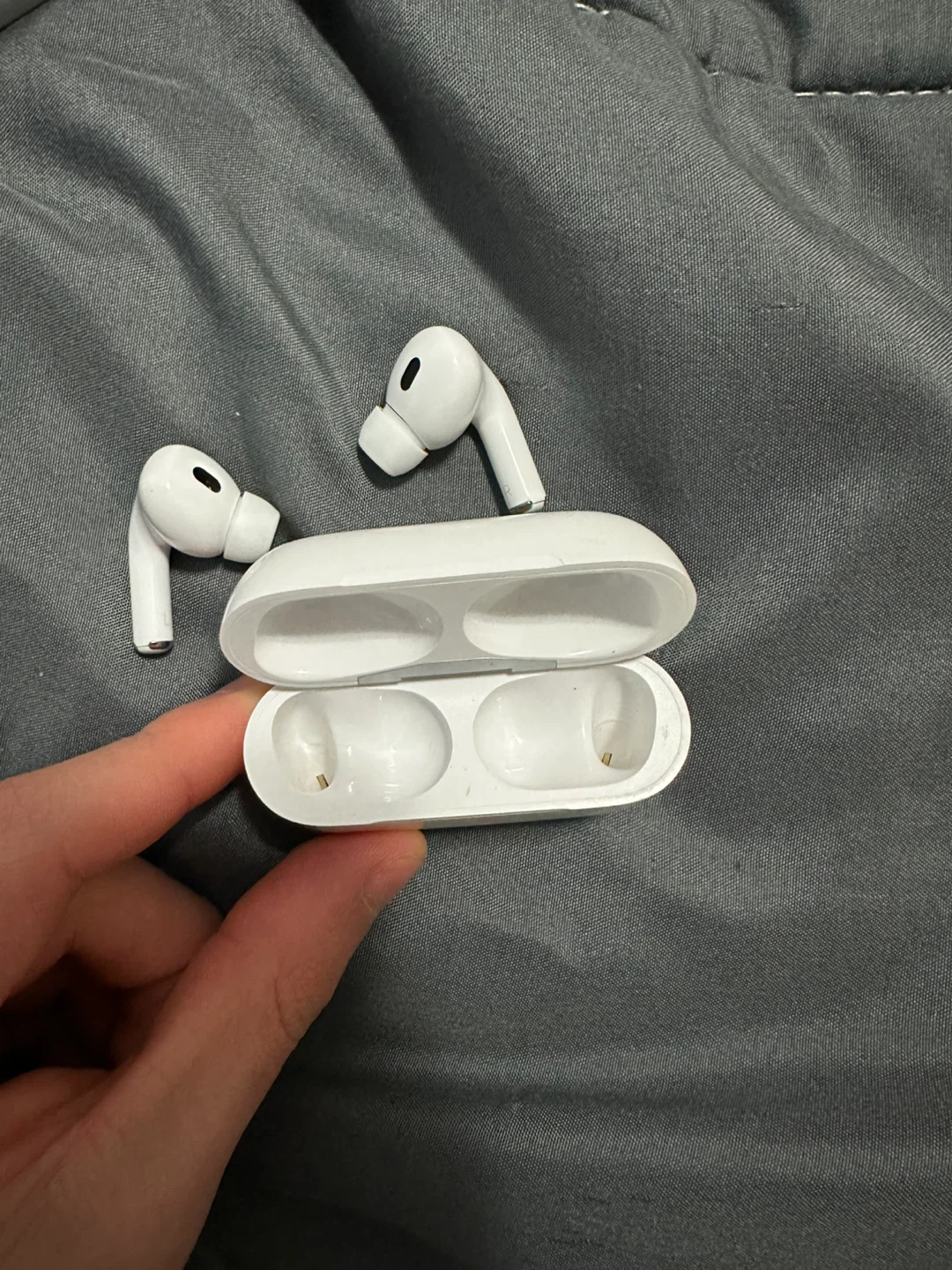 Apple AirPods Pro (2nd generation) Charging Case & Earbuds - photo 5