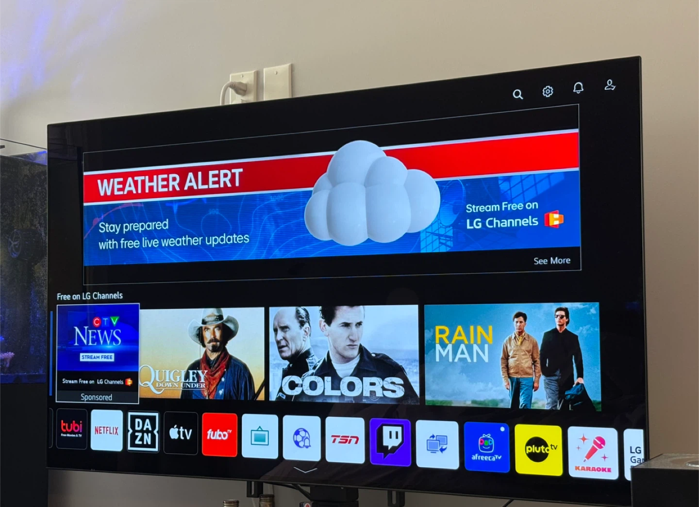 LG OLED 55C1 TV - photo 2