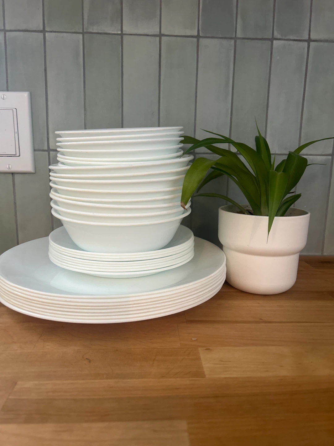 White Dinnerware Set - photo 2