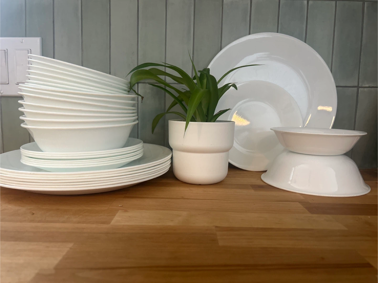 White Dinnerware Set