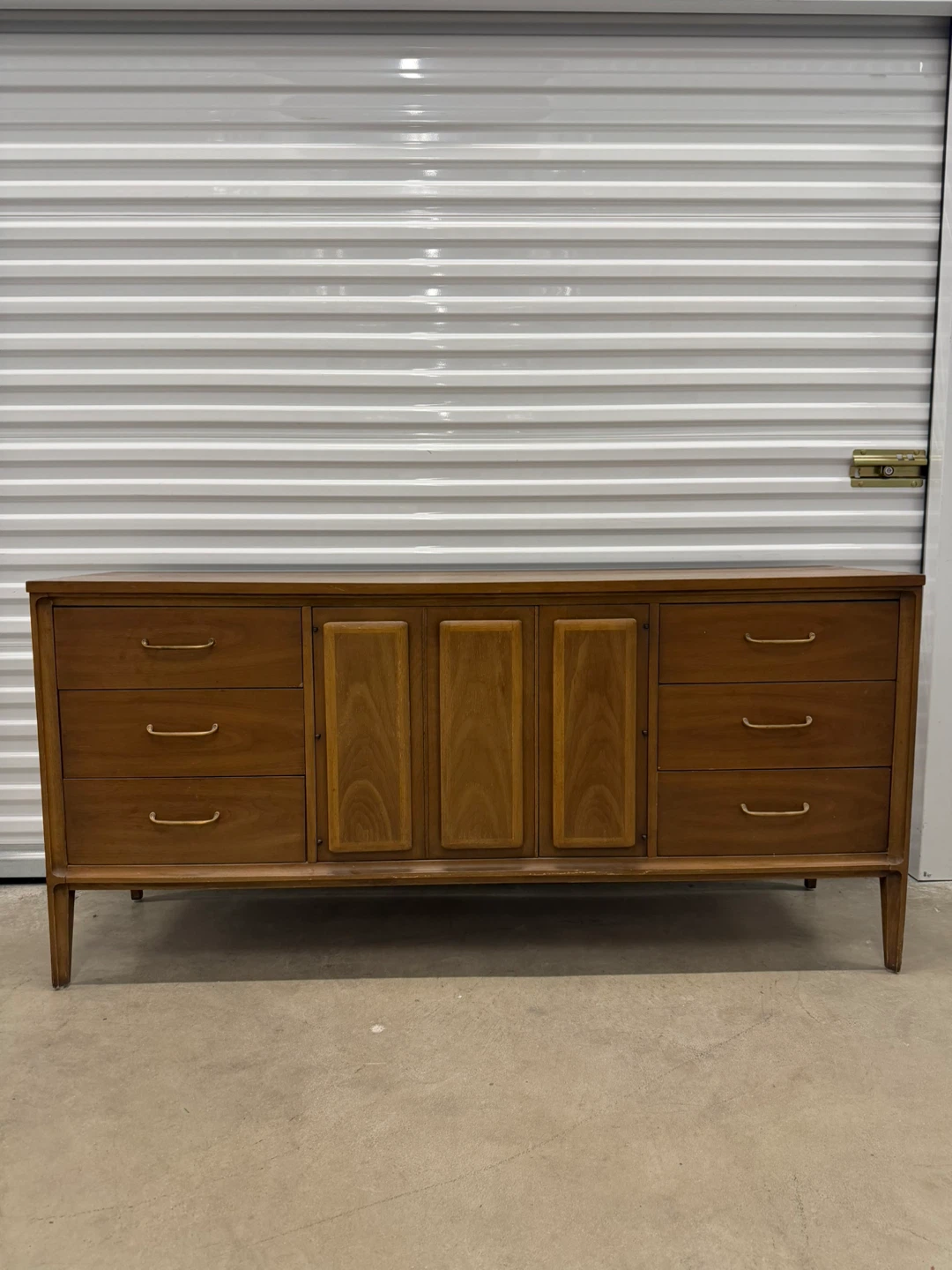 Broyhill MCM 9 drawers Dresser