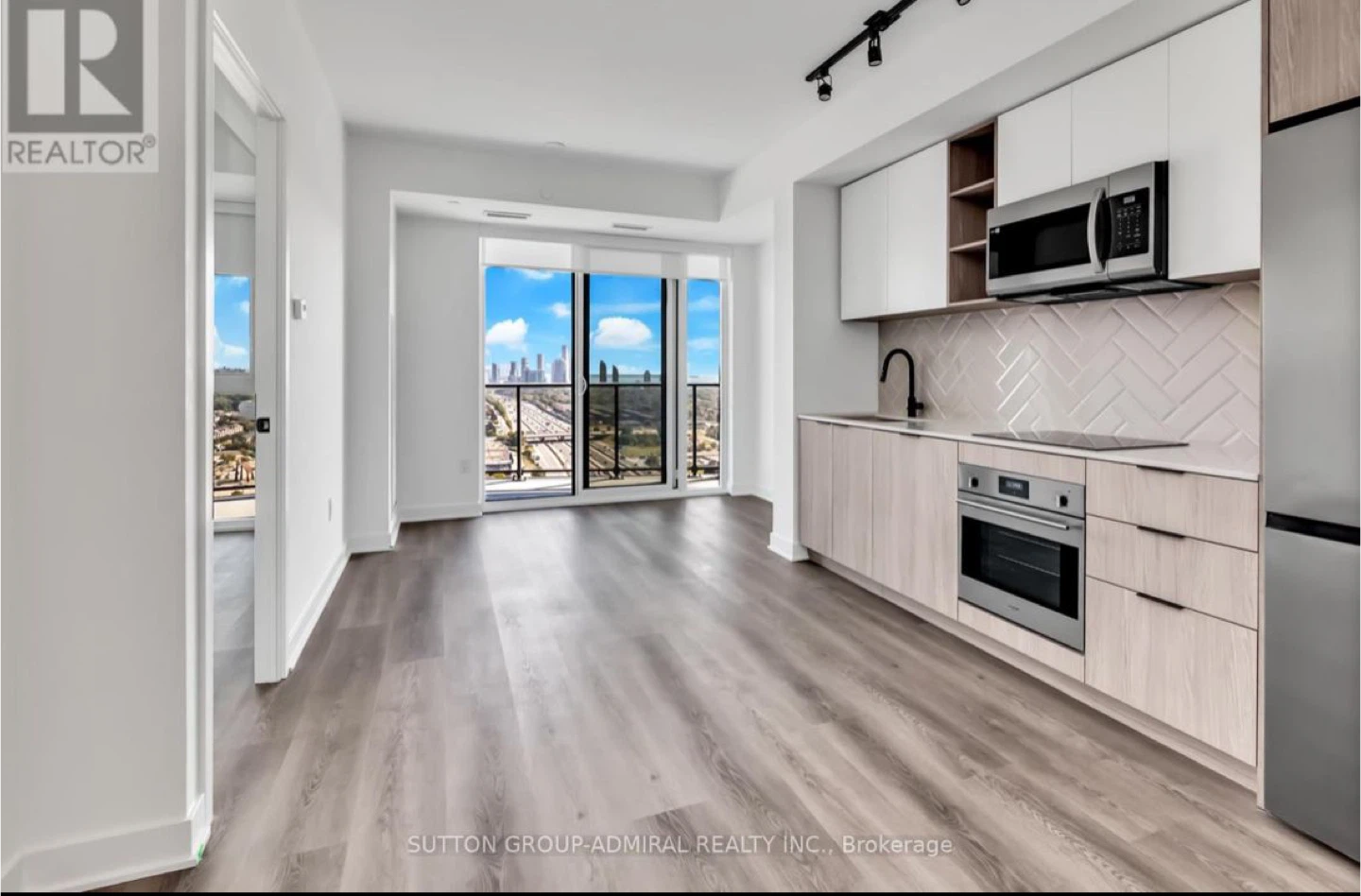 Modern Condo Unit with Balcony 2 Bed 1 Bath + Den