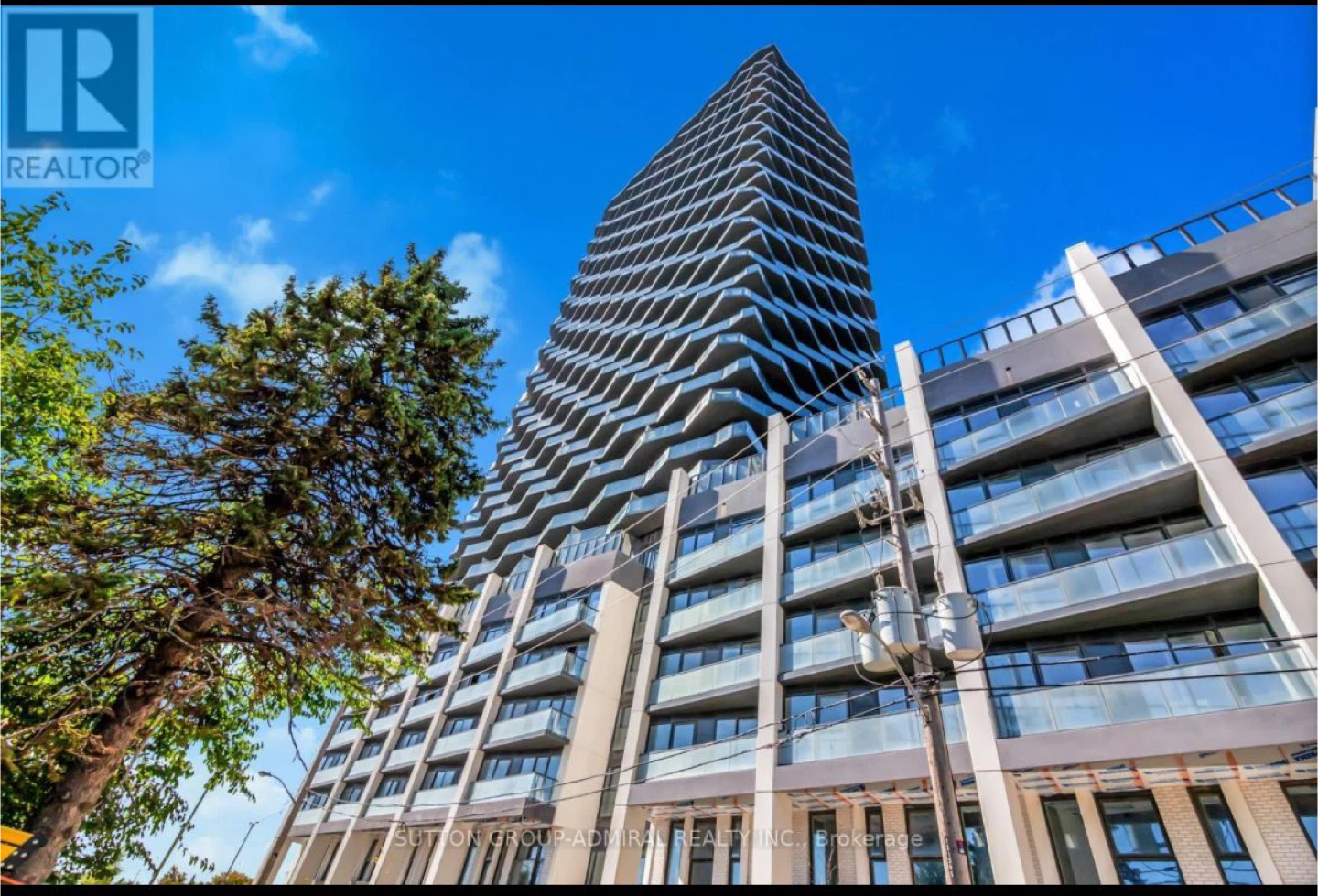 Modern Condo Unit with Balcony 2 Bed 1 Bath + Den - photo 3