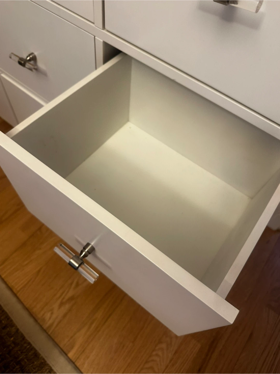White Nine-Drawer Dresser with Clear Handles - photo 4