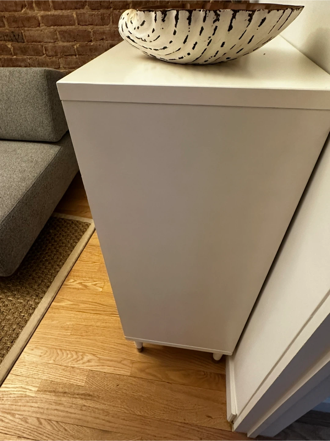 White Nine-Drawer Dresser with Clear Handles - photo 2