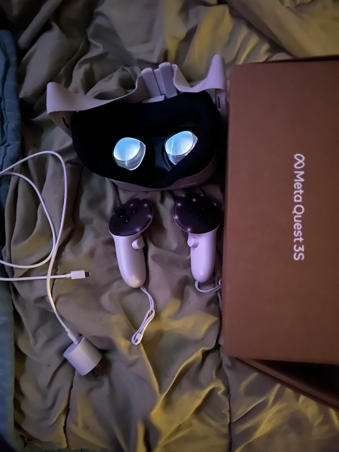 Meta Quest 3S VR Headset with Controllers and Charger - photo 2