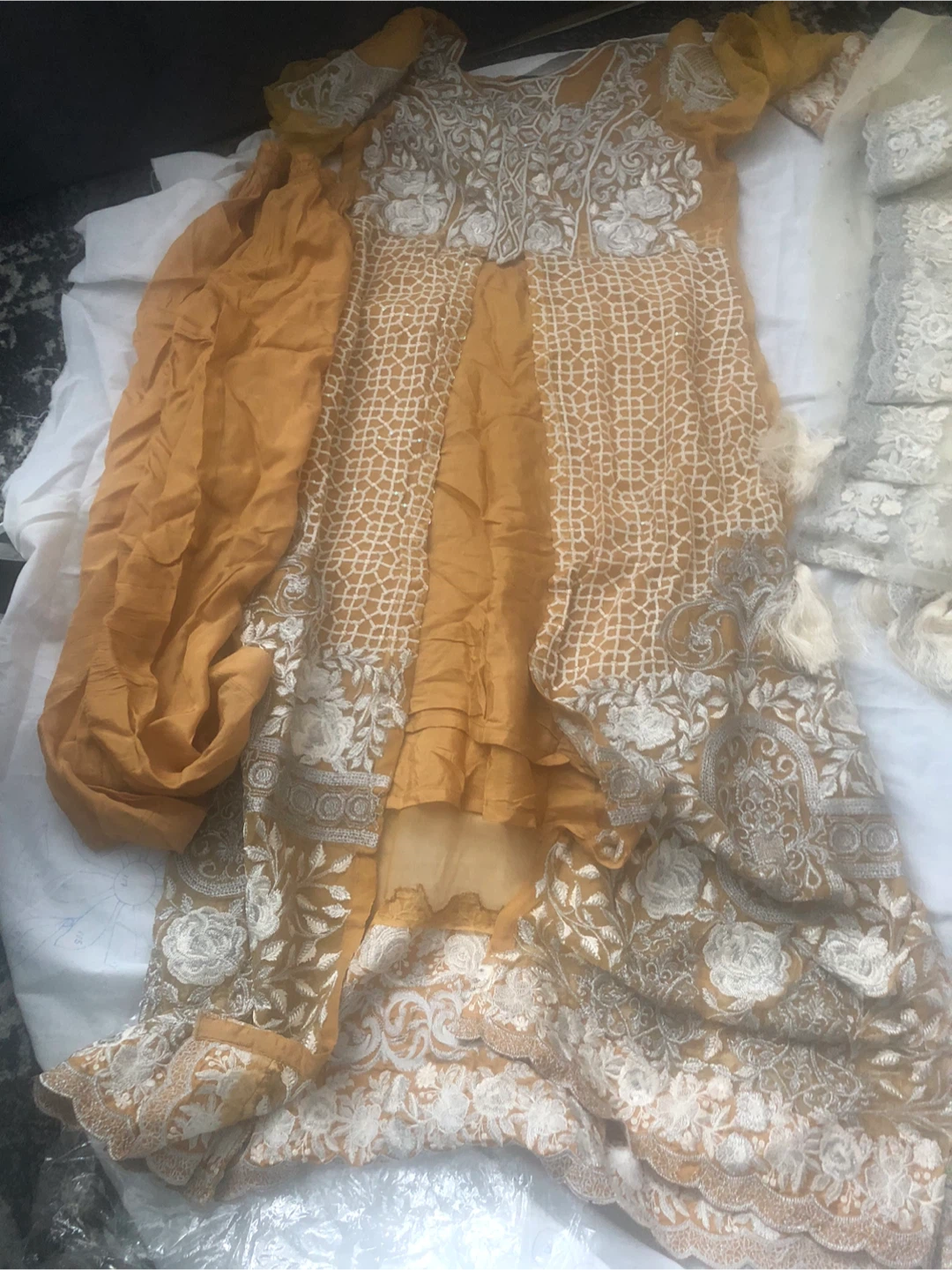 Assorted Women's Shalwar Kameez Suits - photo 2
