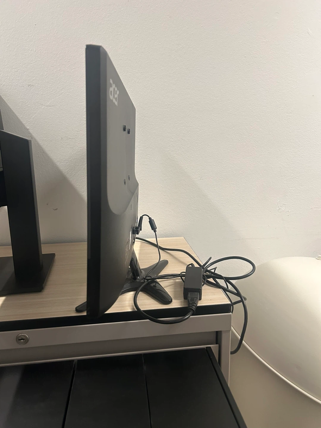 Acer G246HL LED Monitor - photo 2