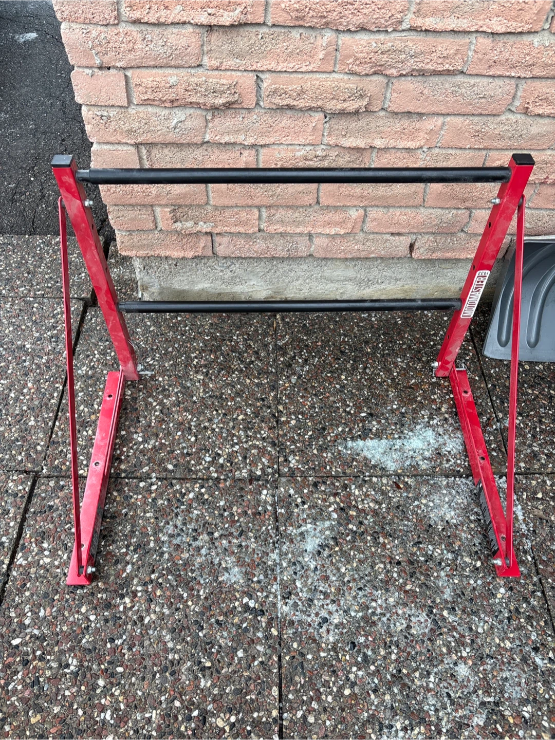 Motomaster Wall-Mounting tire Rack