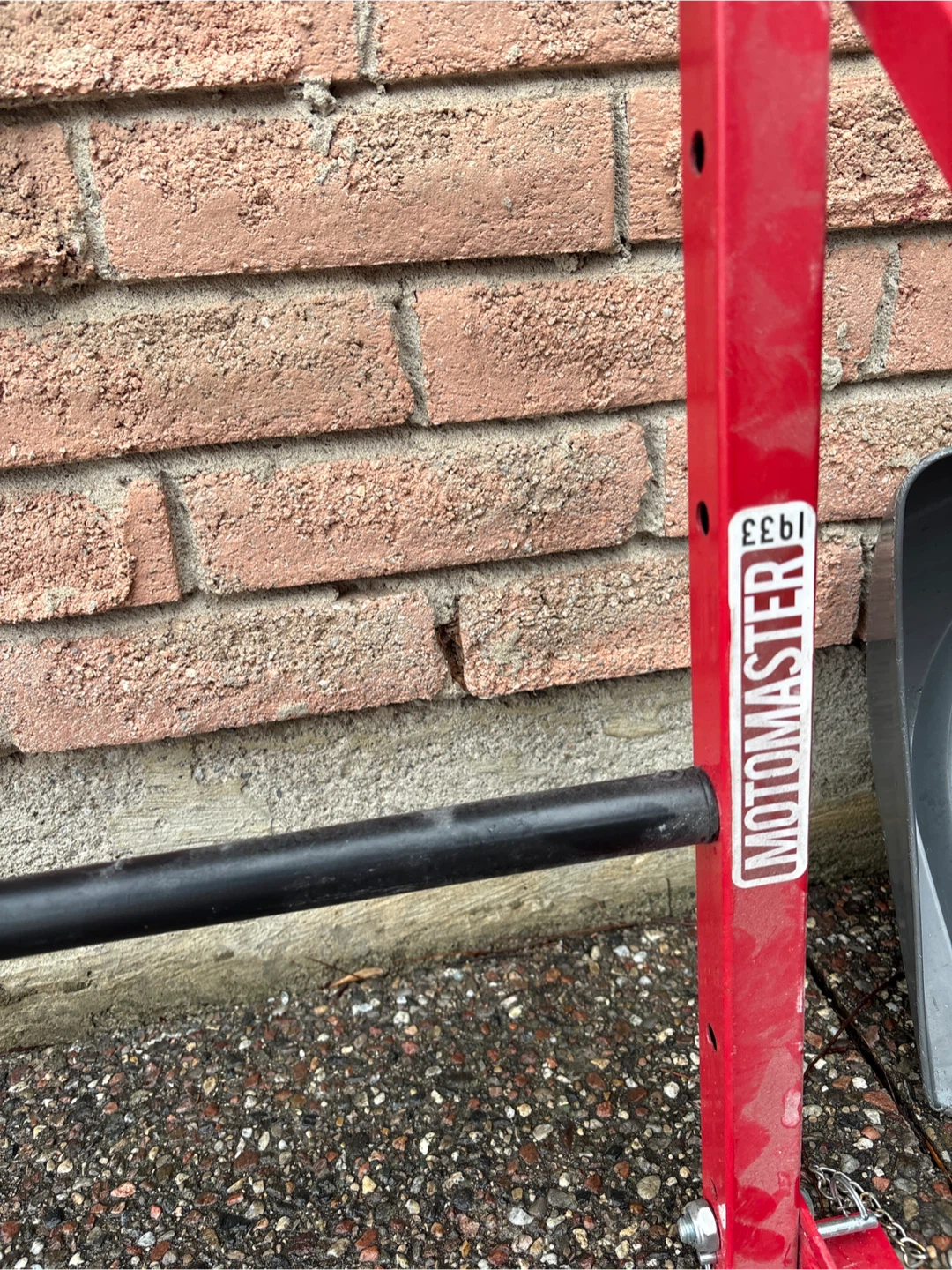 Motomaster Wall-Mounting tire Rack - photo 2