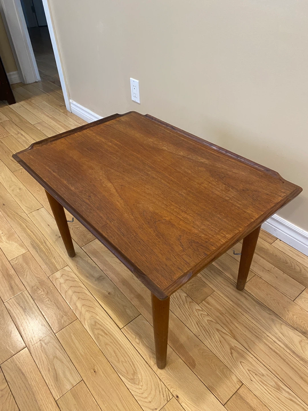 Vintage Mid-Century Modern Walnut Coffee Table (CAN DELIVER)