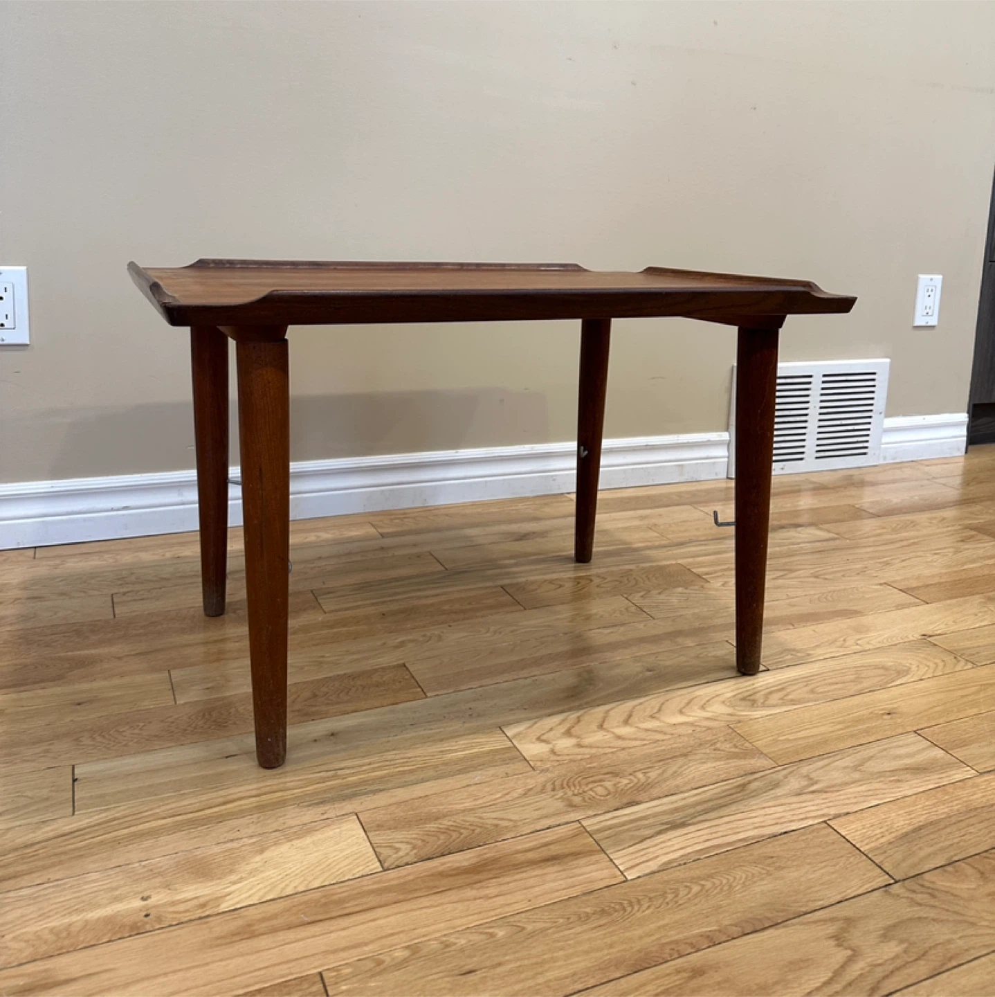 Vintage Mid-Century Modern Walnut Coffee Table (CAN DELIVER) - photo 4