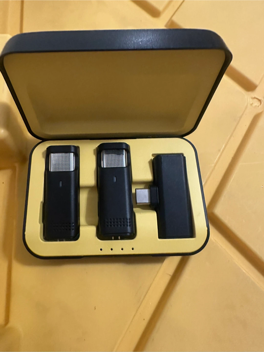 Wireless Lavalier Microphone System with Case