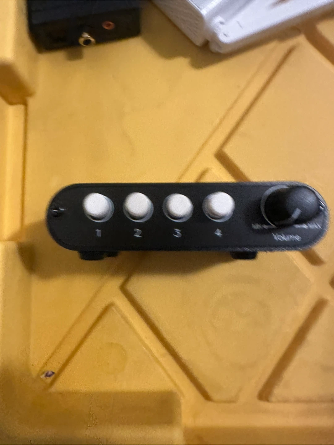 TENELAY 4-Way 3.5mm Stereo Audio Switcher - photo 2