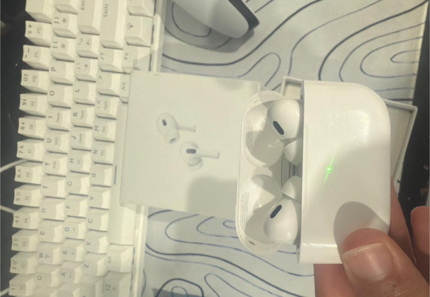 Apple AirPods Pro (2nd Gen) - photo 4