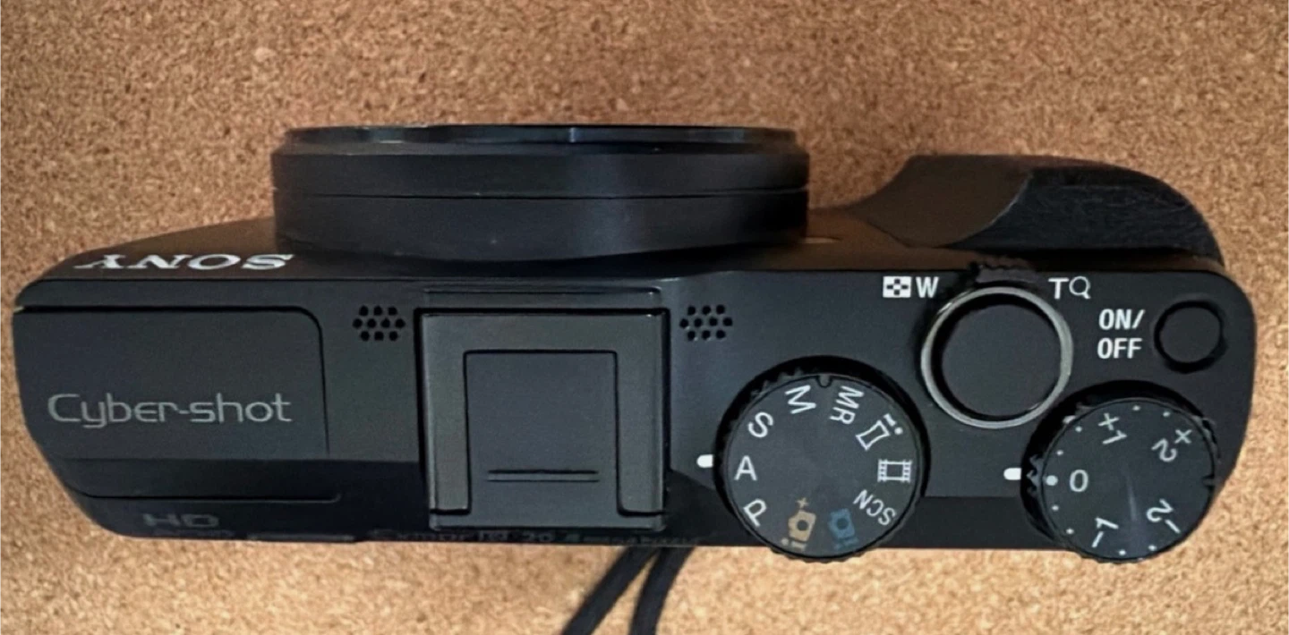 Sony Cyber-shot DSC-HX50V Digital Camera - photo 3