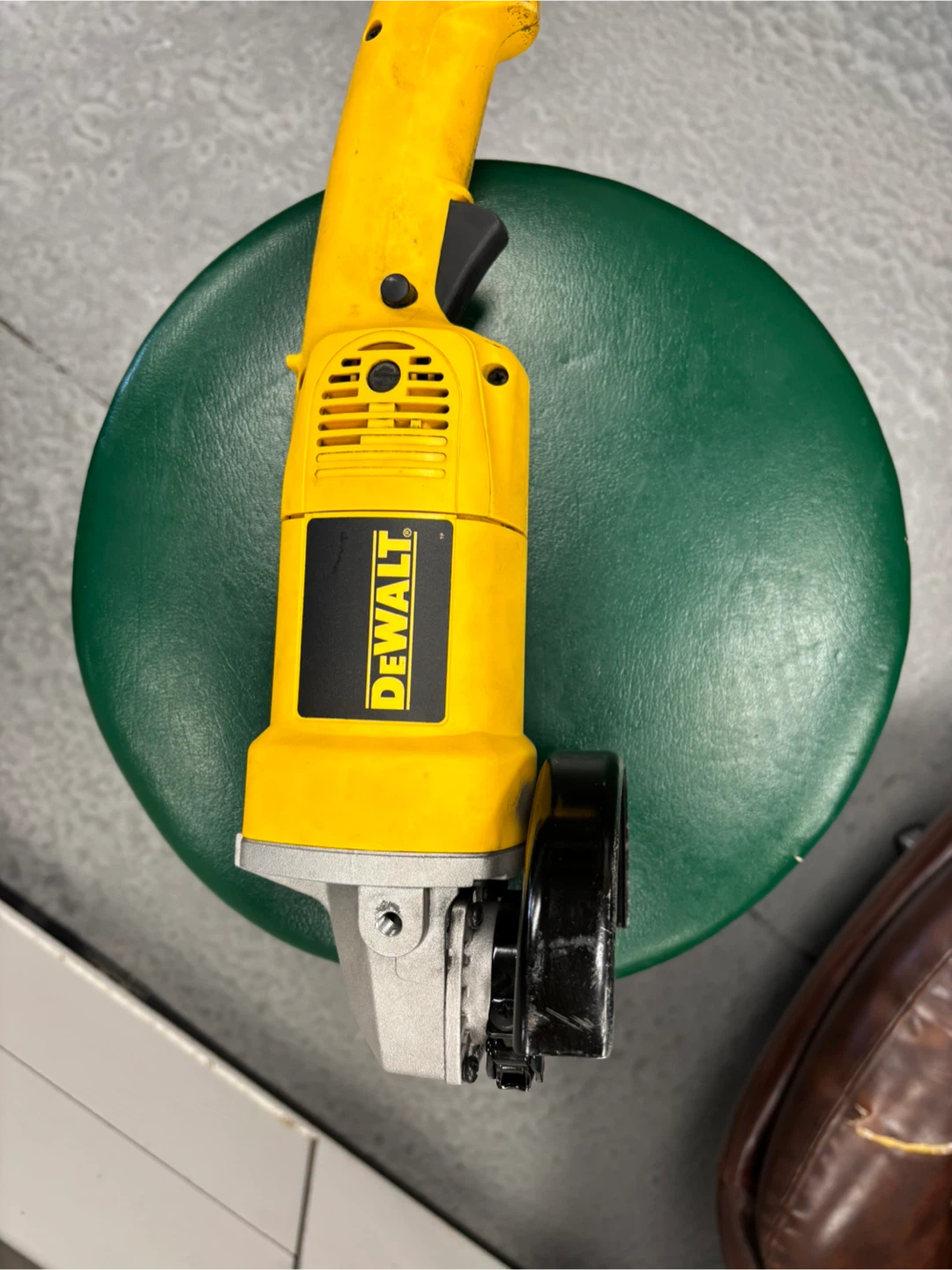 DEWALT DW831 Angle Grinder 5" (125 mm) - photo 3