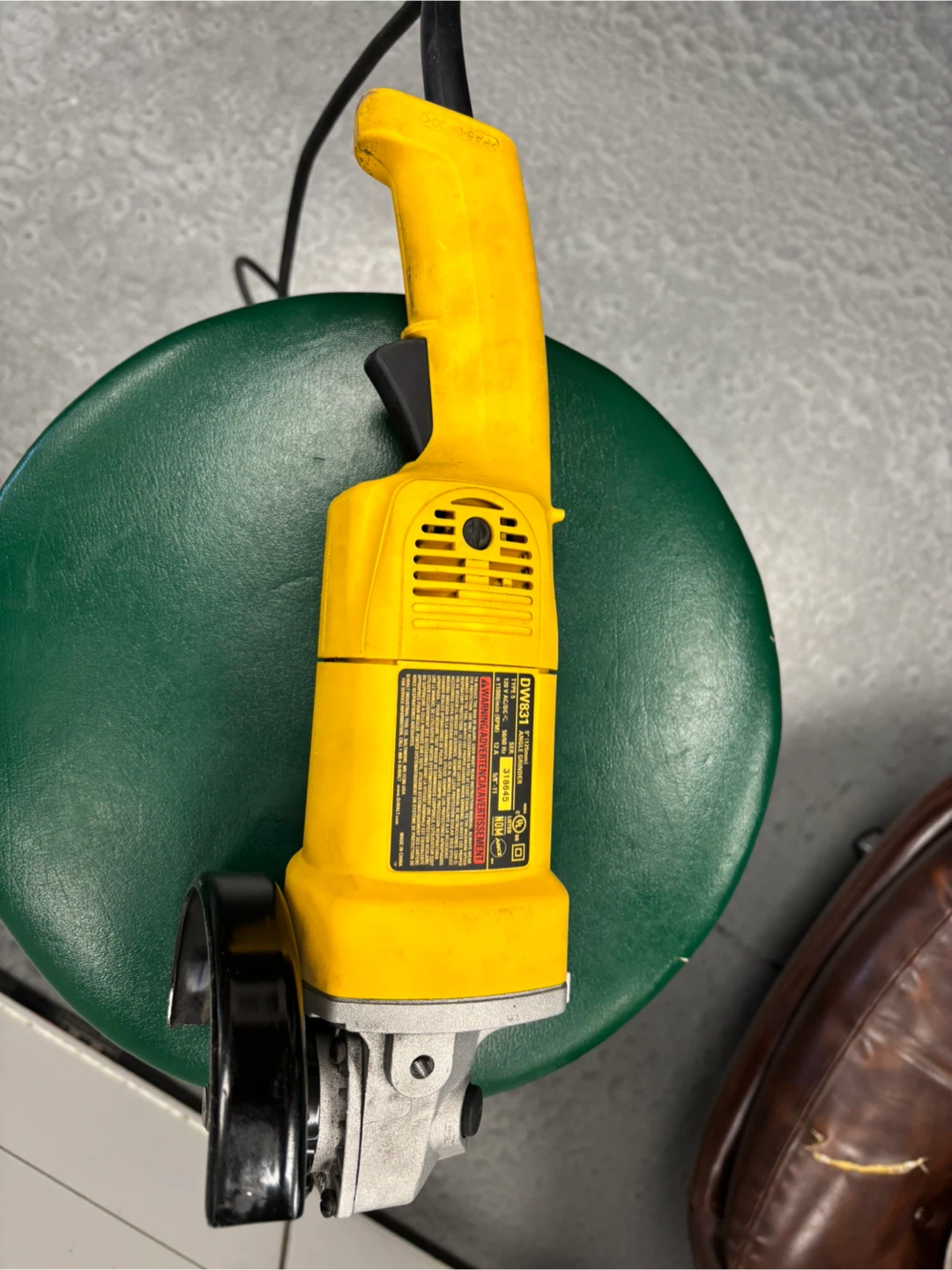 DEWALT DW831 Angle Grinder 5" (125 mm) - photo 4