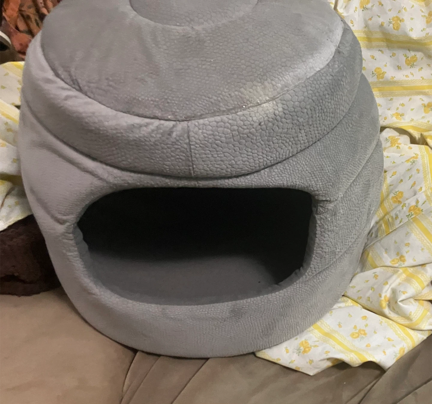 Free to a dog/cat foster - like new small convertible pet bed