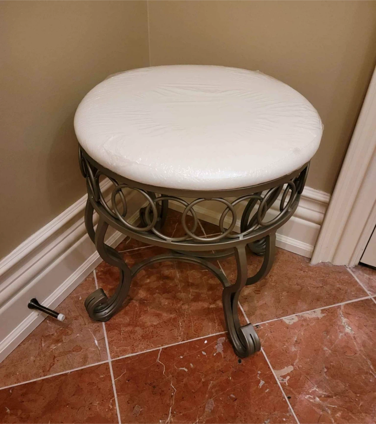 Round Vanity stool in white