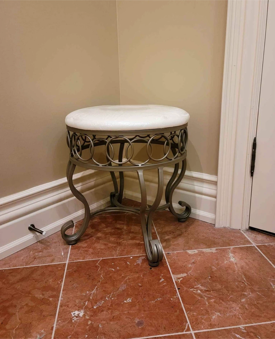 Round Vanity stool in white - photo 2
