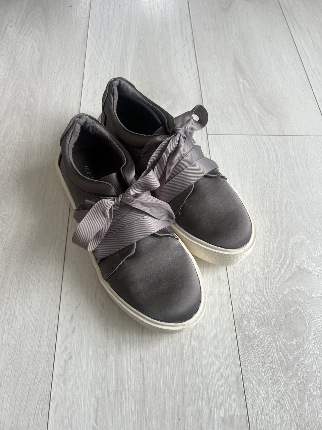 Madden Girl Women's Sneakers Grey Satin Ribbon Size 7.5 - photo 2