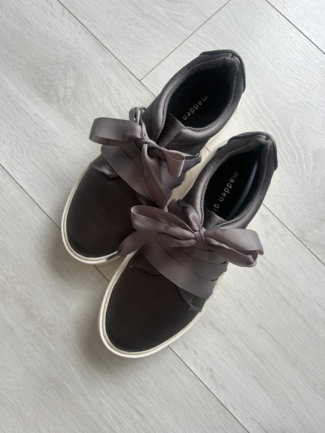 Madden Girl Women's Sneakers Grey Satin Ribbon Size 7.5