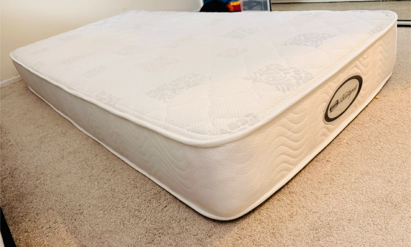 Simmons Beautyrest Mattress twin size - photo 2