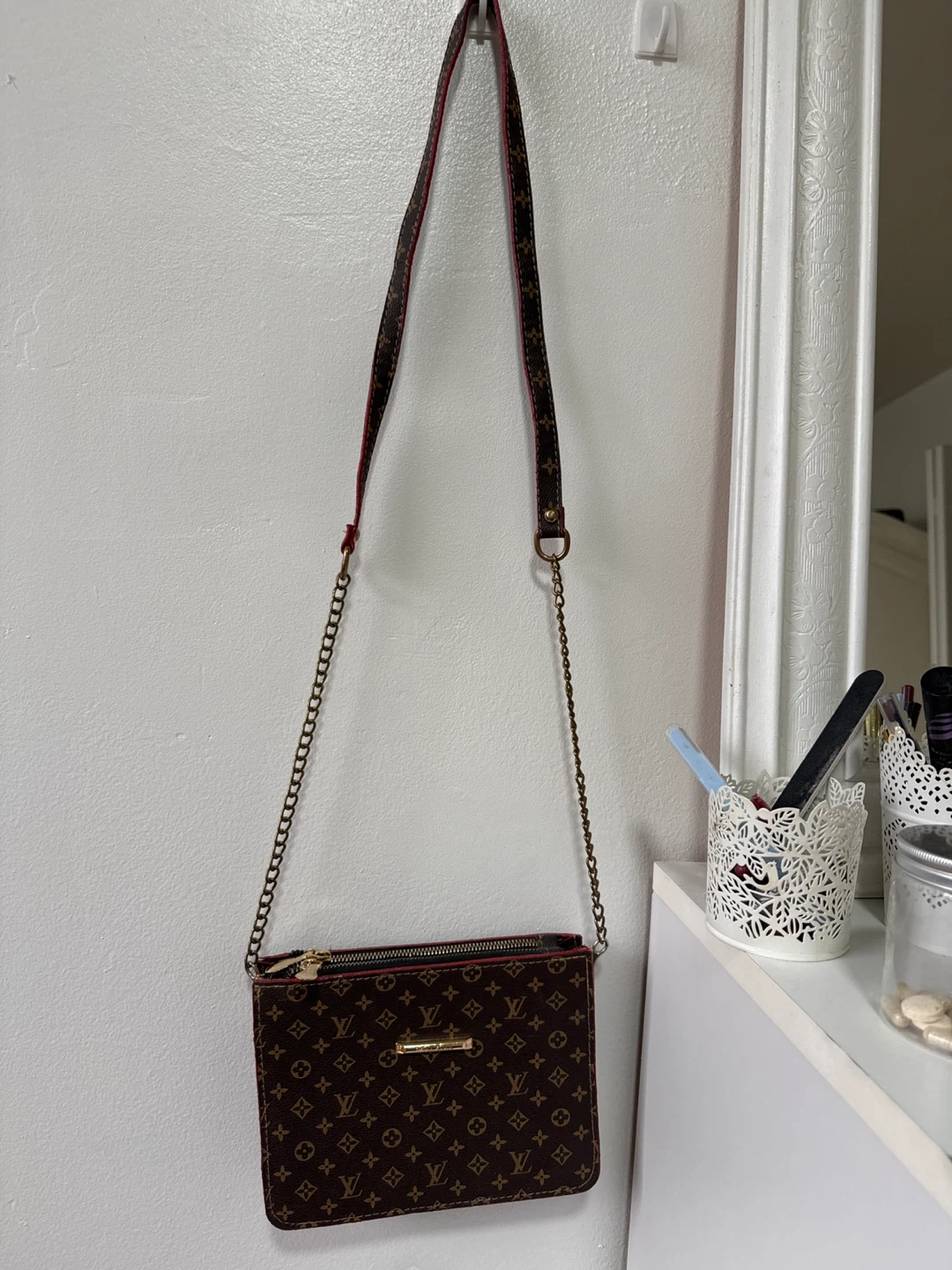 Small brown crossbody purse with red trim - photo 2