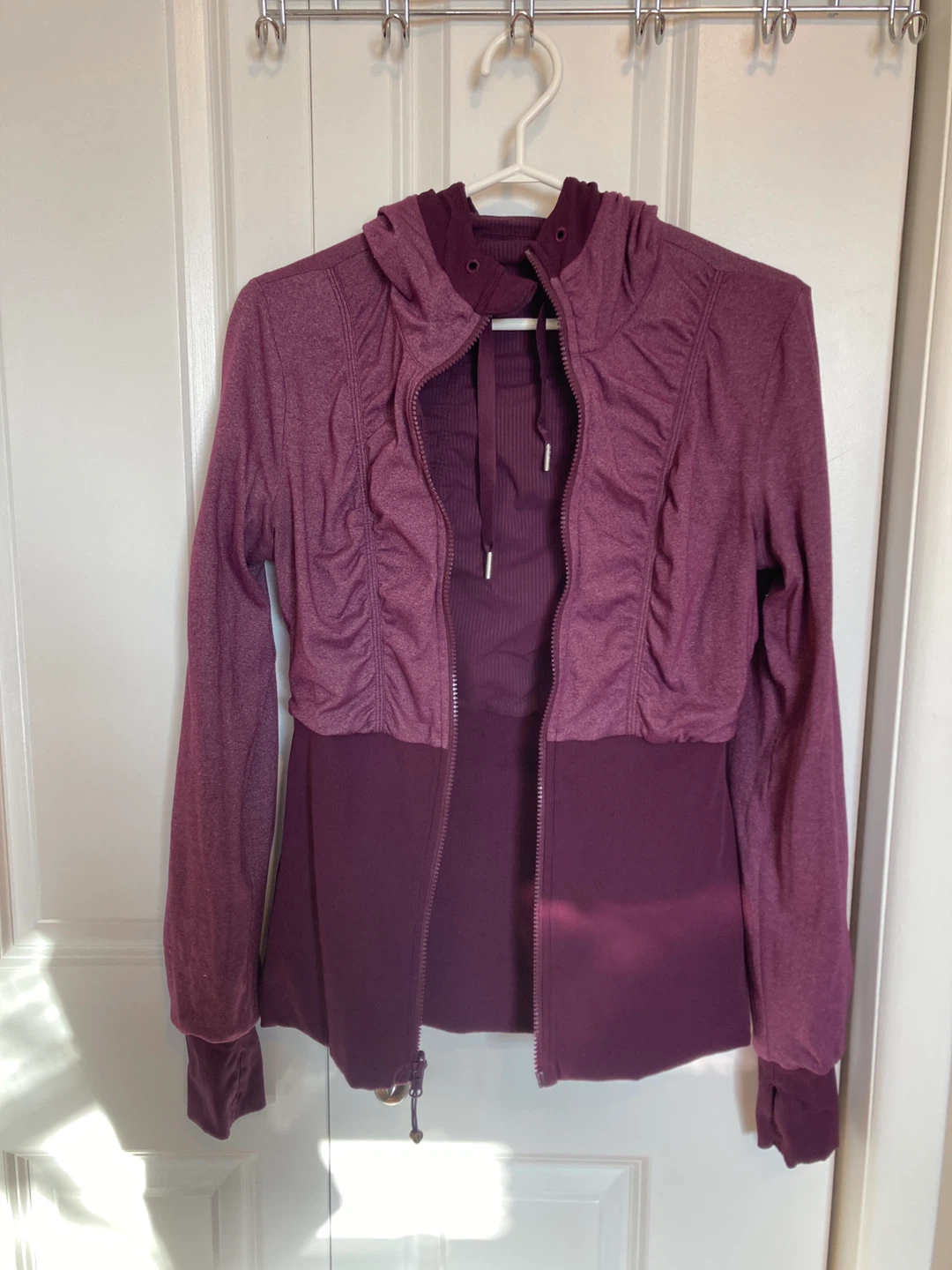 Lululemon Reversible Hooded Jacket Plum, size 8 - photo 4